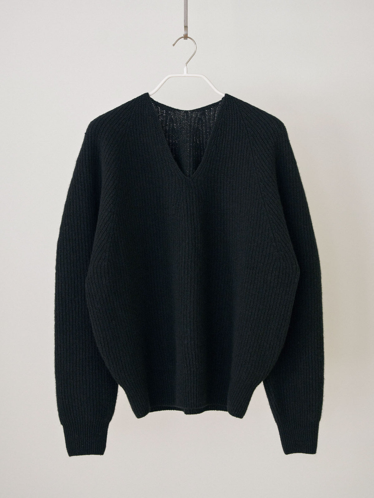 MARAN Wool V-neck Raglan Pullover - Black 商品画像16/19
