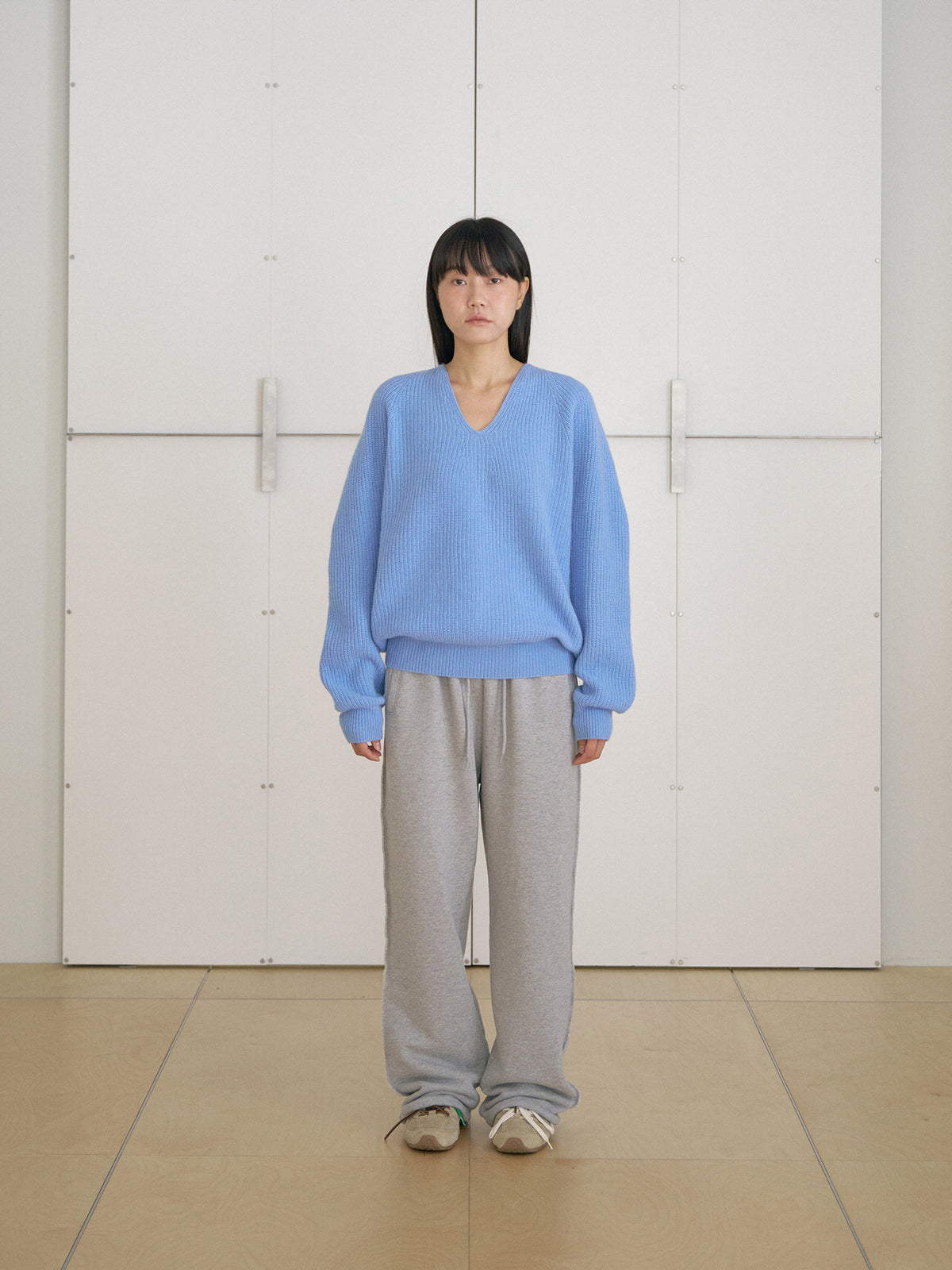 MARAN Wool V-neck Raglan Pullover - Blue 商品画像18/21
