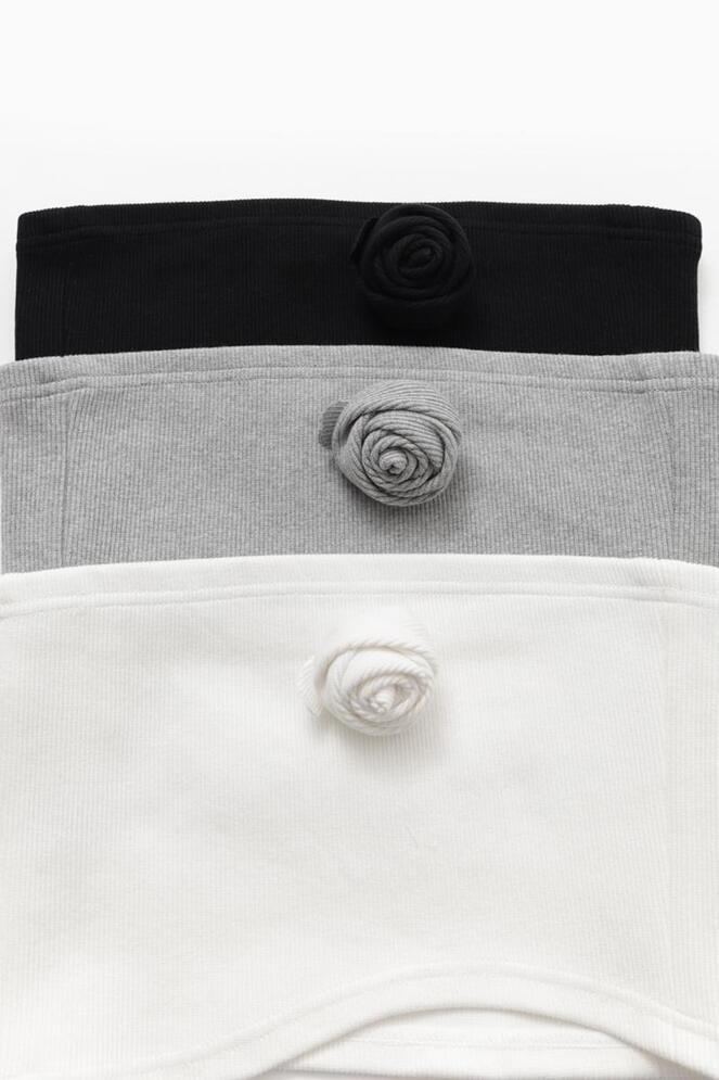 【MORE THAN YESTERDAY】Rose Brooch Crop Top