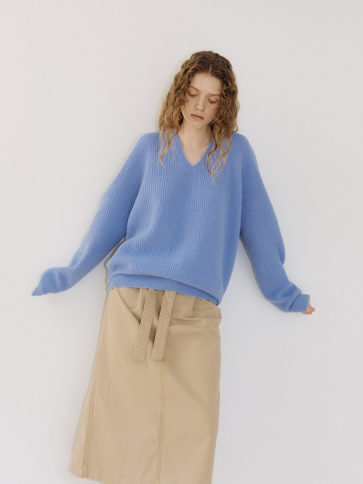 Wool V-neck Raglan Pullover - Blue 2