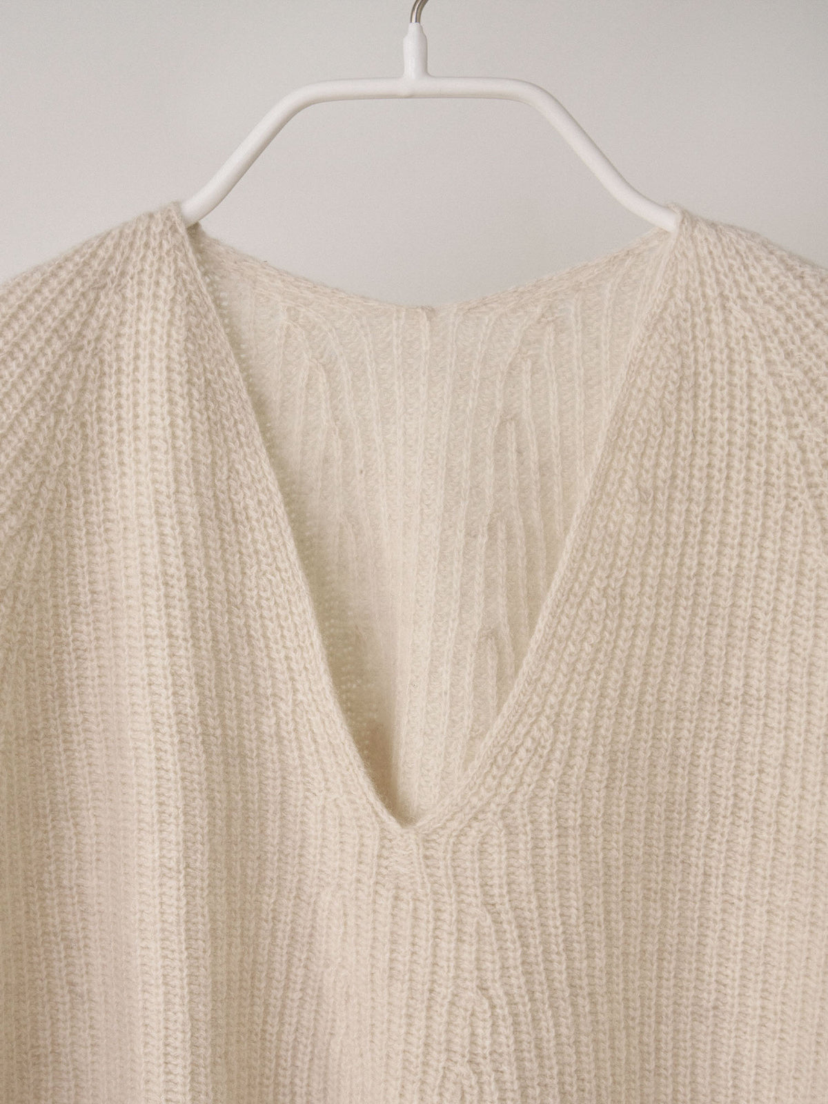 Wool V-neck Raglan Pullover - Oatmeal 7