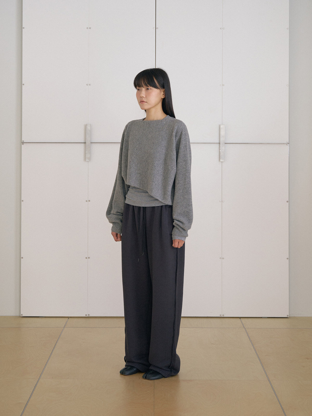 MARAN Unbalanced Boat Neck Pullover - Gray 商品画像13/19