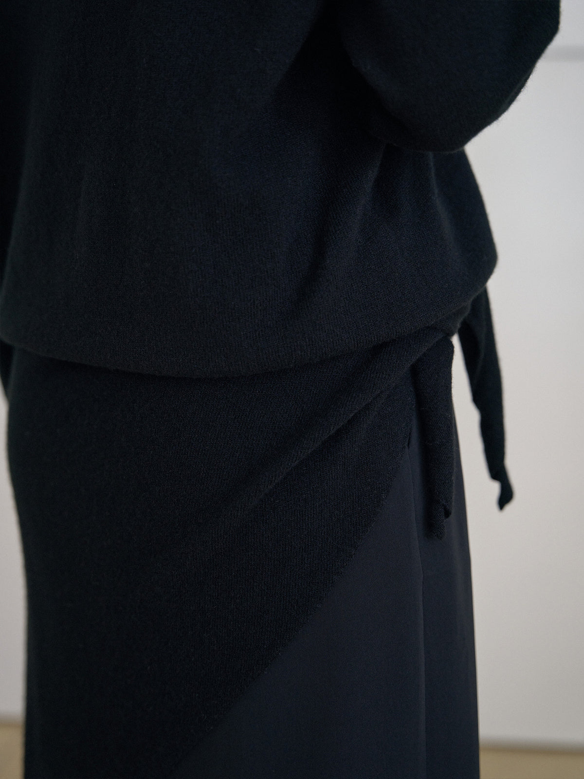 Triangle Scarf - Black 9