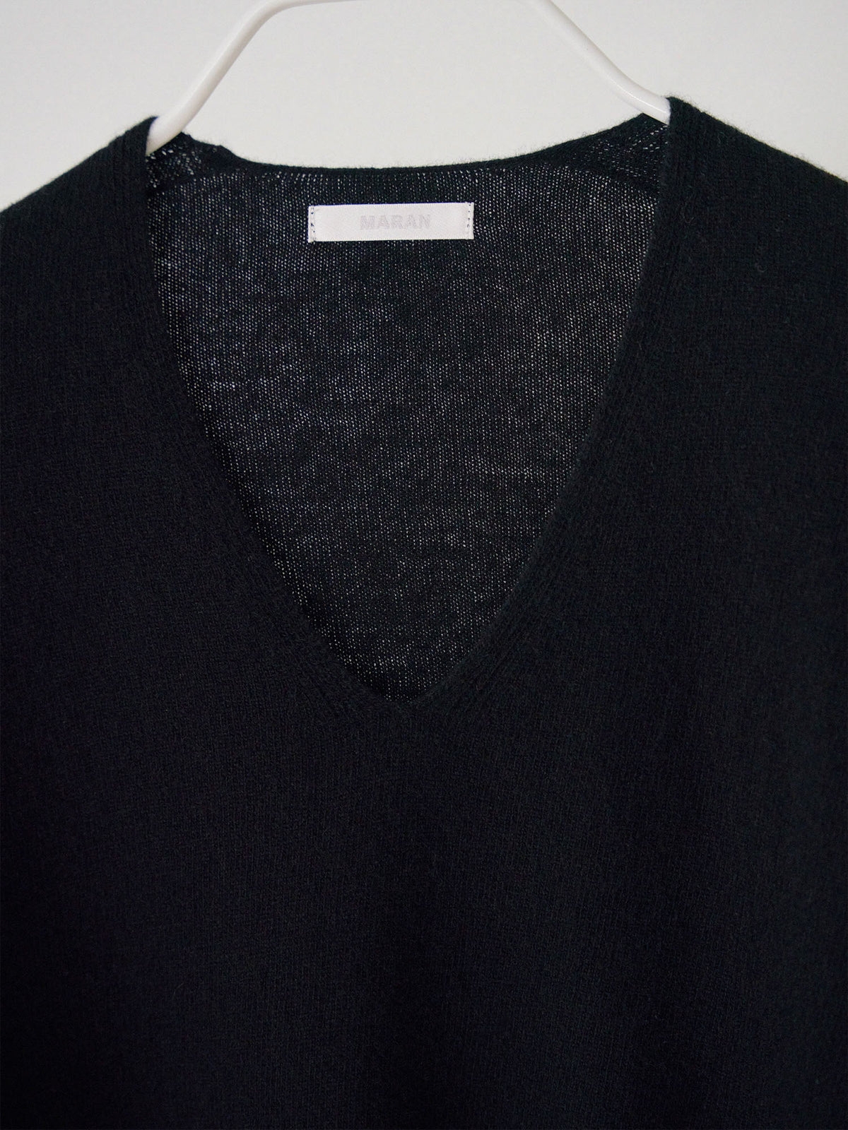 Cashmere Blend V-neck Pullover - Black 9