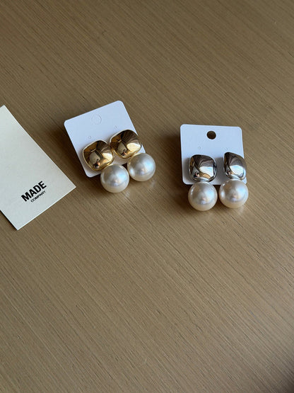 【A MA:DE】Square Pearl Earrings (2 colors)
