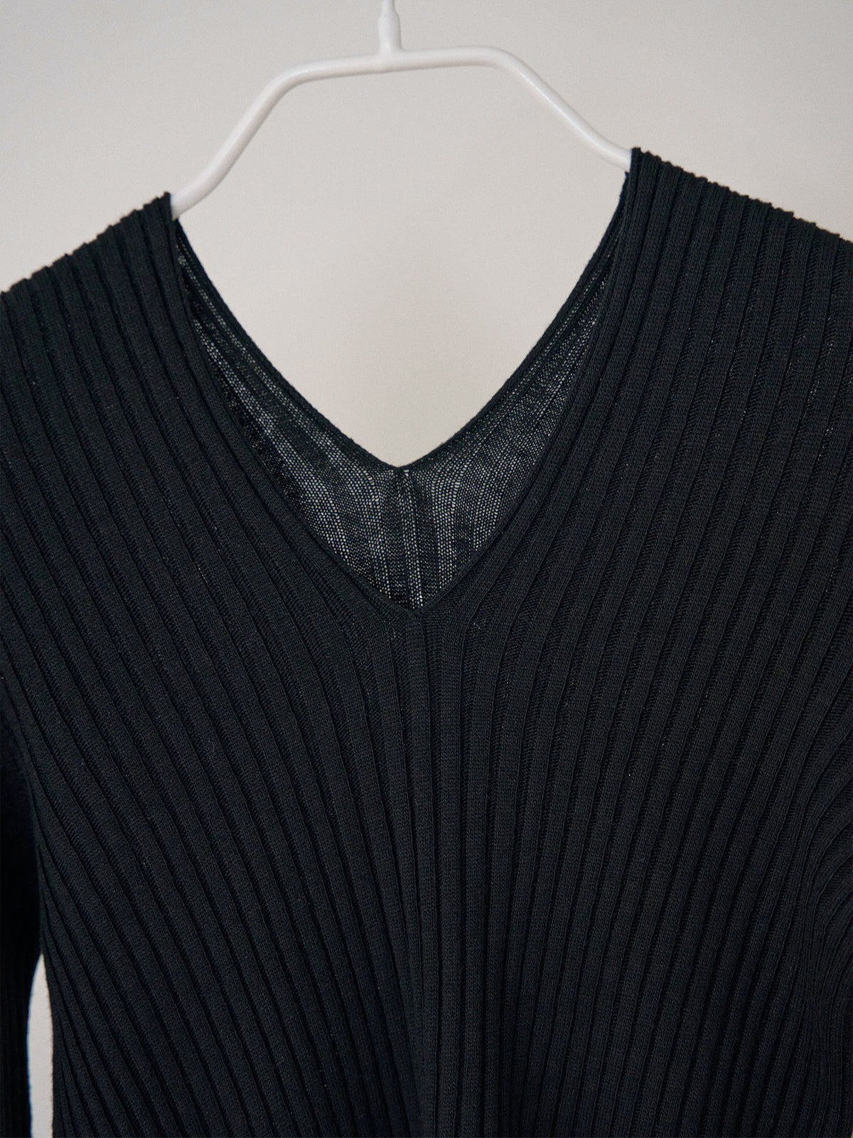 MARAN Double V-neck Rib Pullover - Black 商品画像15/17