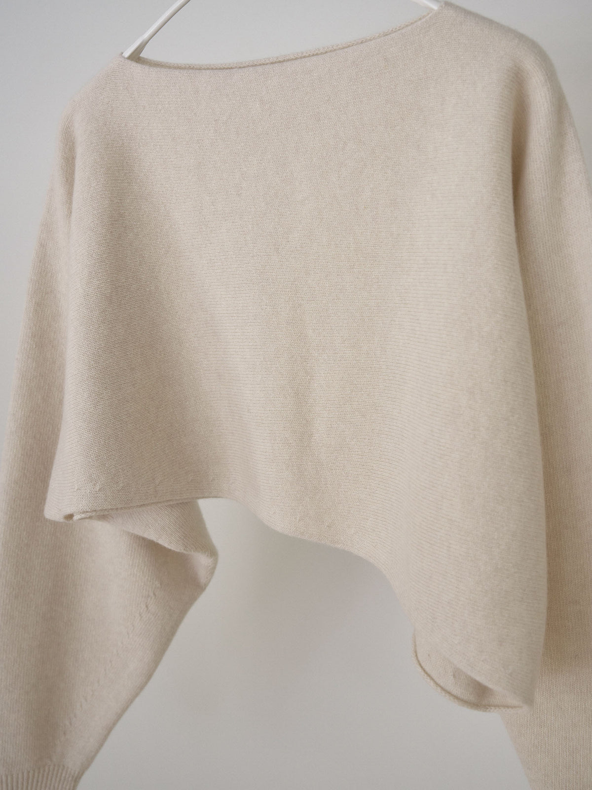 MARAN Unbalanced Boat Neck Pullover - Oatmeal 商品画像19/19