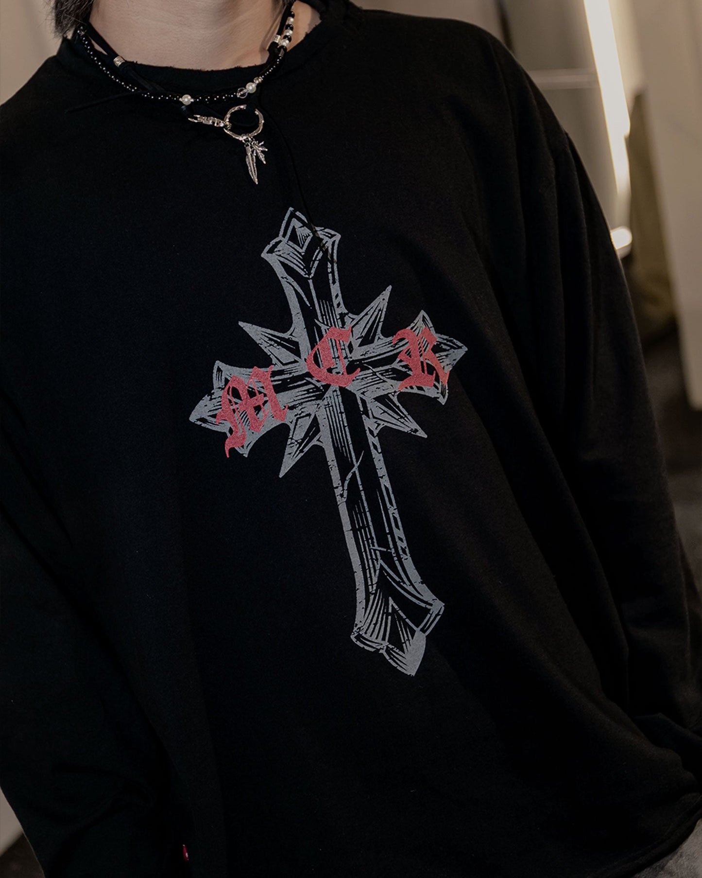 Scarred cross LS(black)
