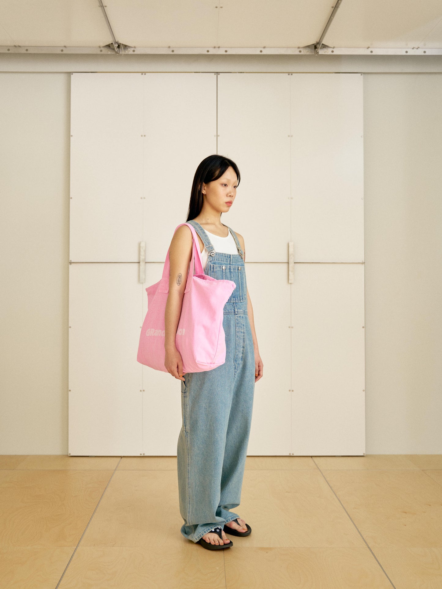 Pigment Lettering Shoulder Bag - Pink