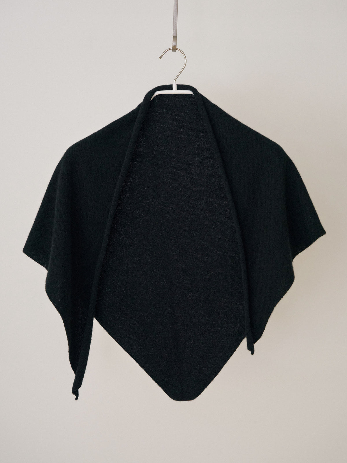 MARAN Triangle Scarf - Black 商品画像14/17
