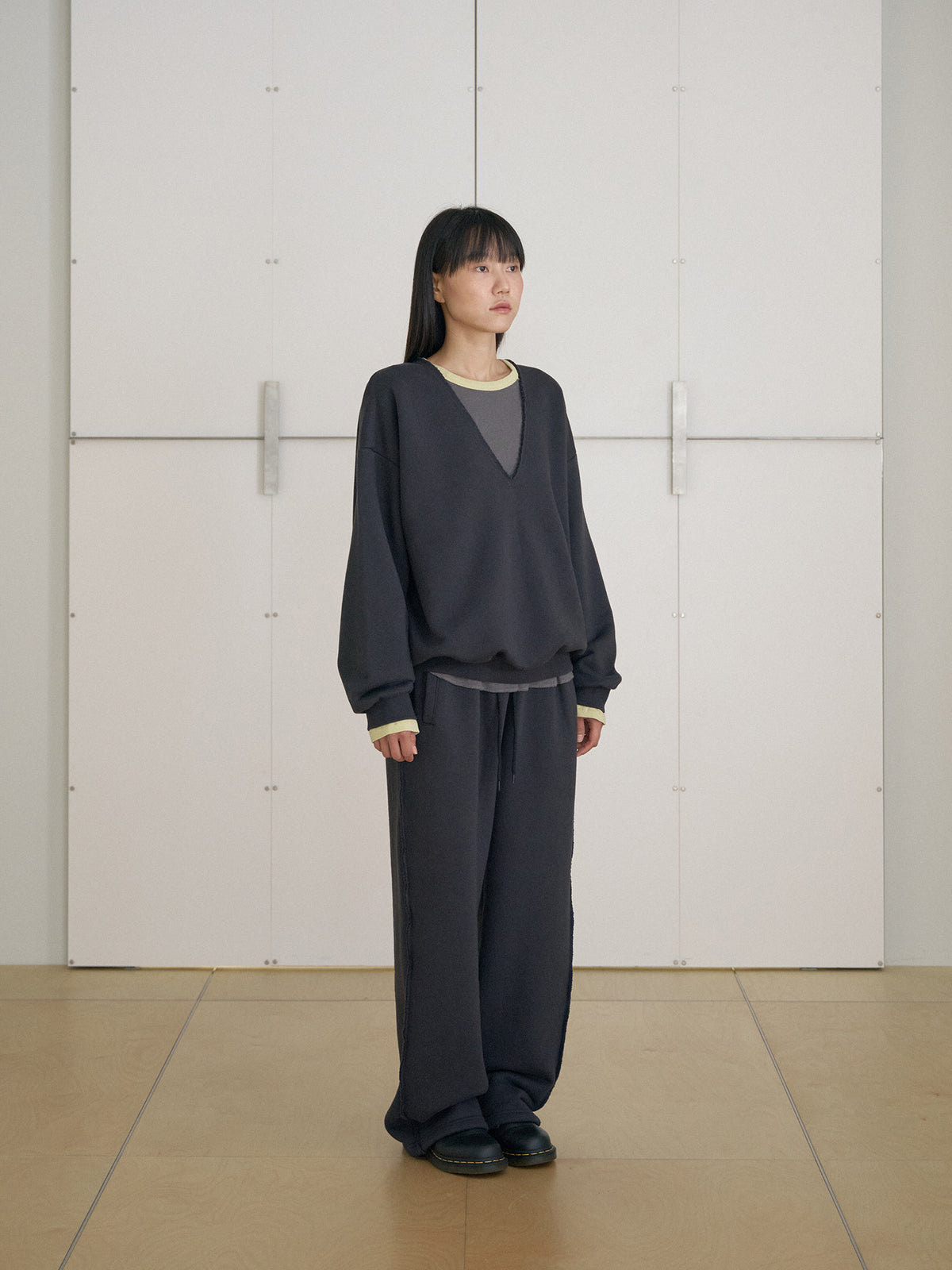 MARAN Raw Edge Sweatshirt - Charcoal 商品画像15/19