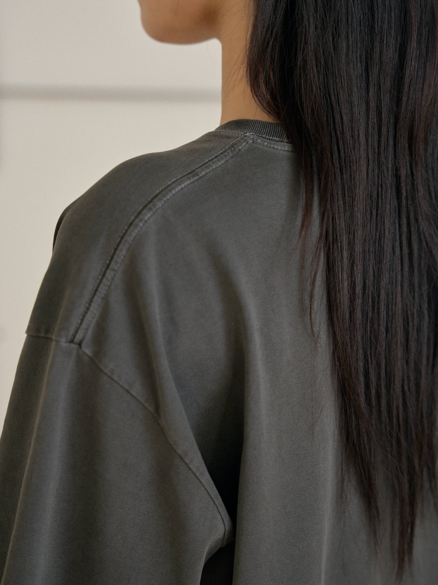 Pigment Animal Short Sleeve – Charcoal