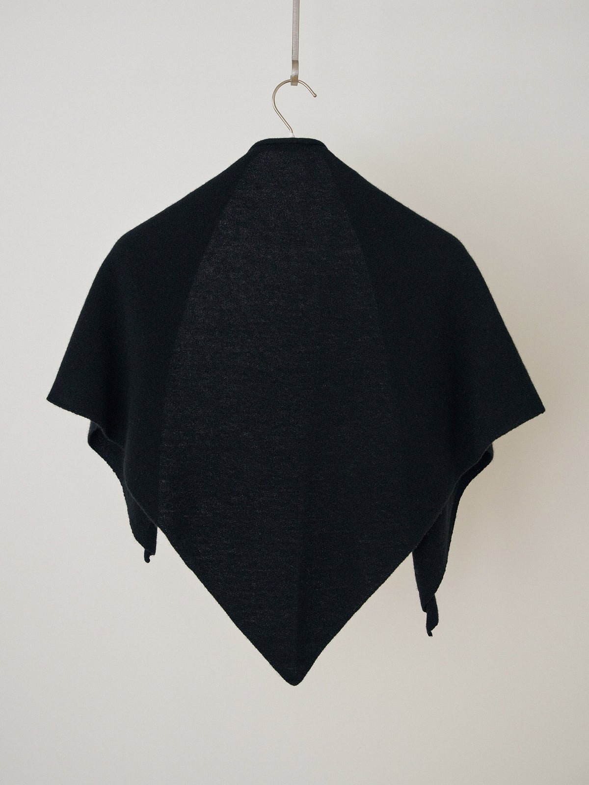 MARAN Triangle Scarf - Black 商品画像17/17