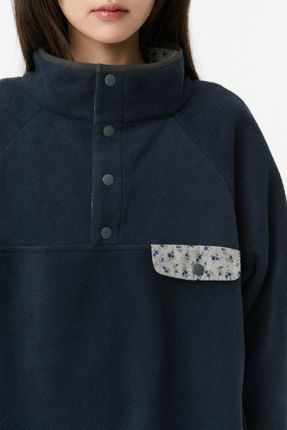 FLORAL CONTRAST FLEECE PULLOVER, NAVY