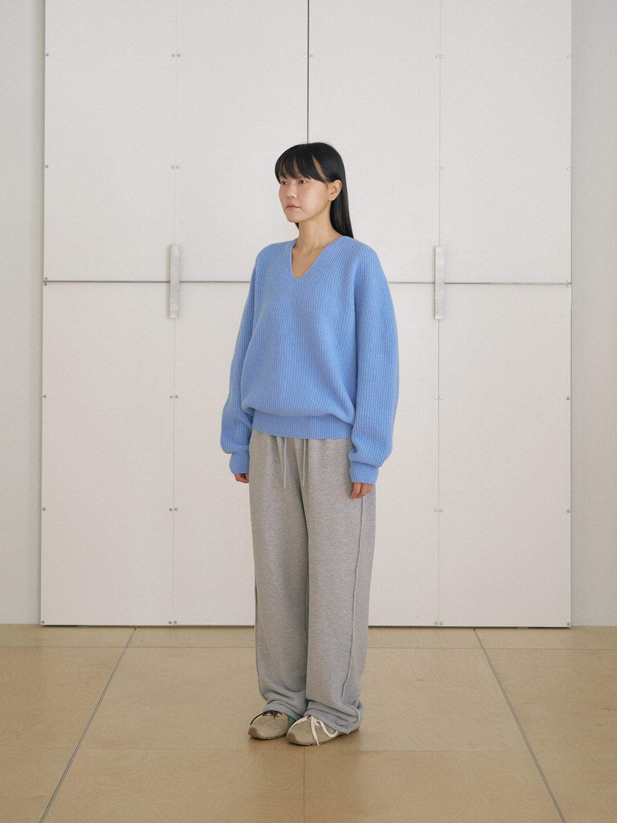MARAN Wool V-neck Raglan Pullover - Blue 商品画像19/21