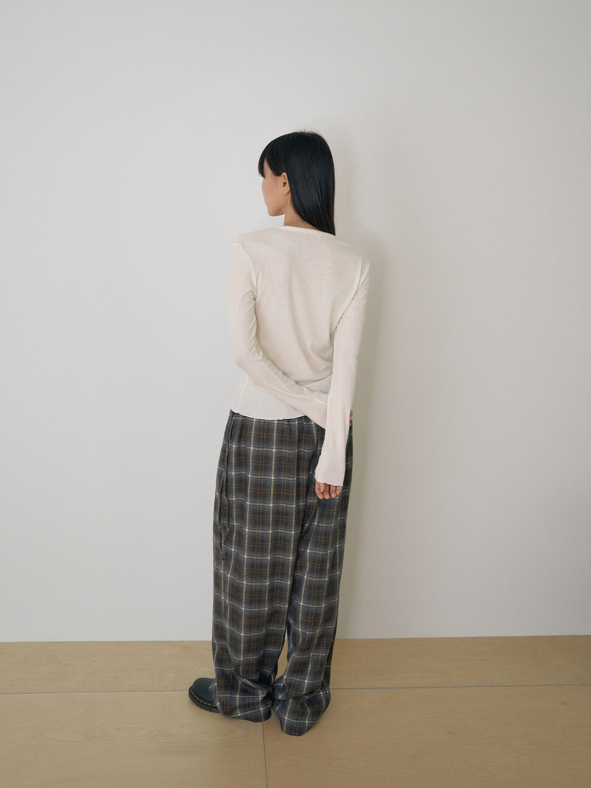 Wave V-neck Rib Cardigan - Cream 6