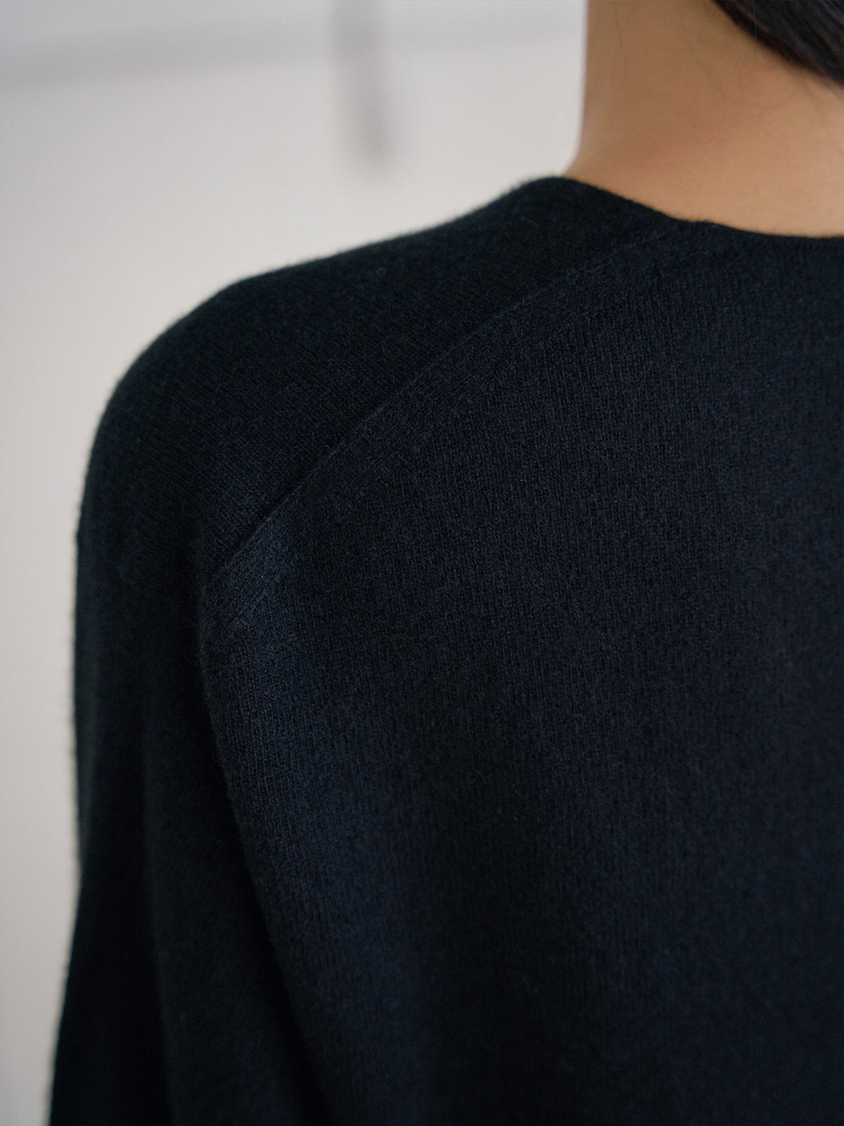 MARAN Cashmere Blend V-neck Pullover - Black 商品画像18/19