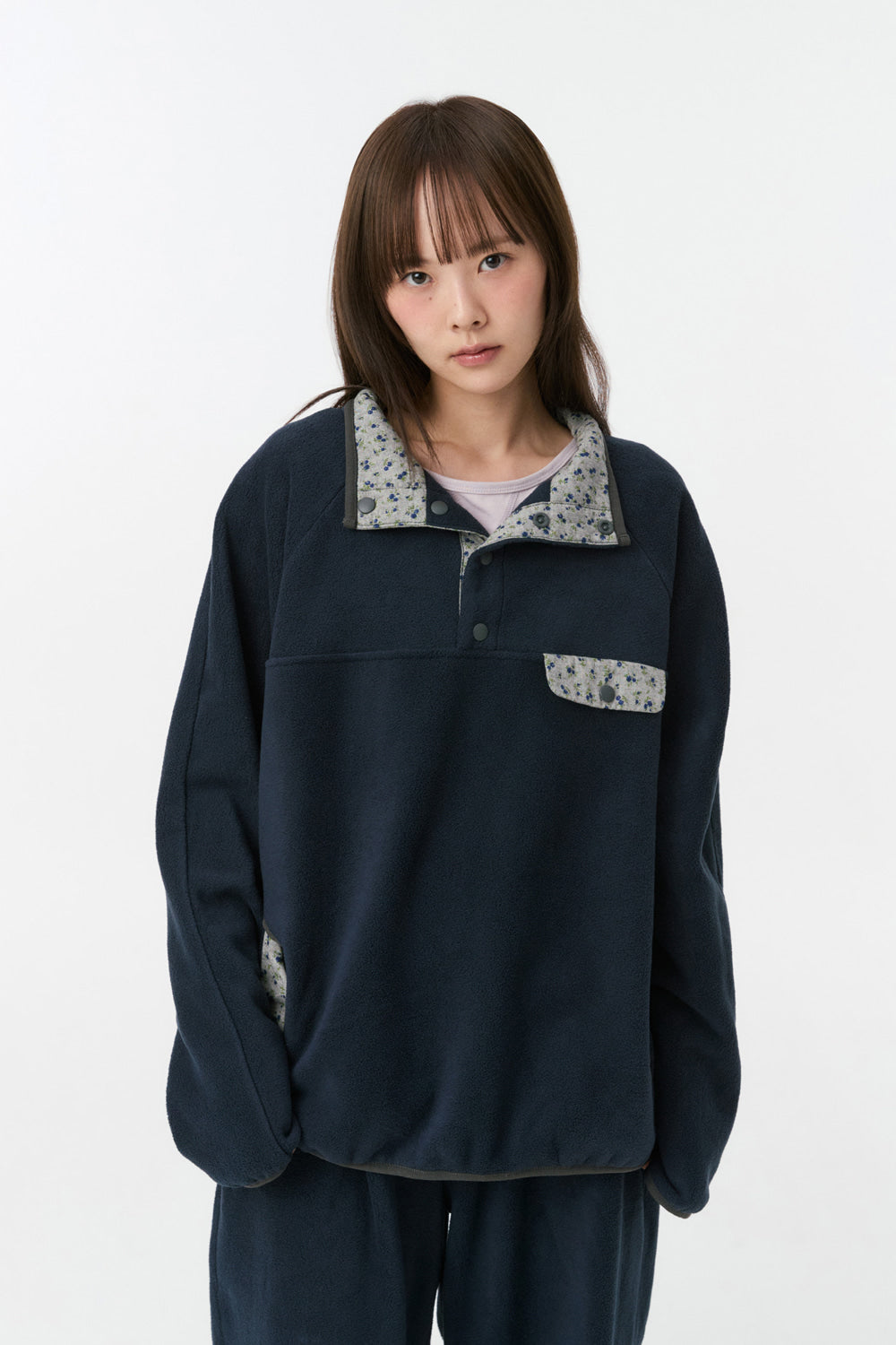 FLORAL CONTRAST FLEECE PULLOVER, NAVY
