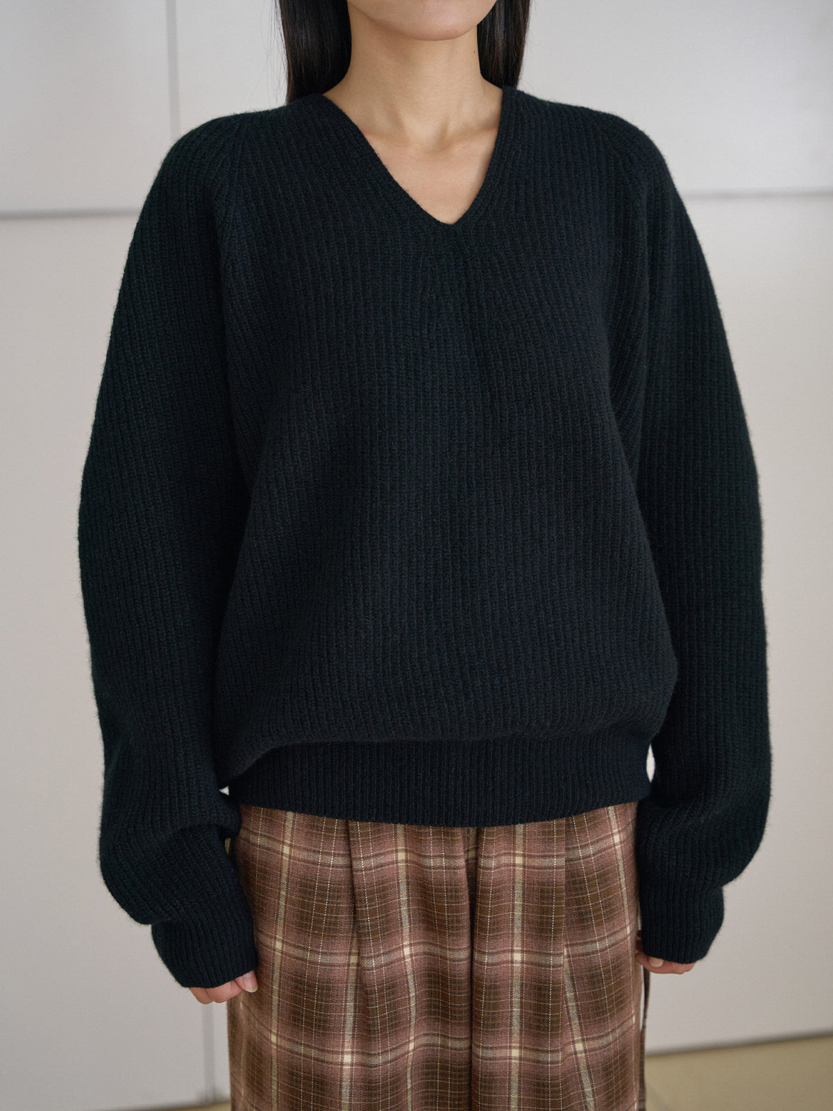 Wool V-neck Raglan Pullover - Black 8