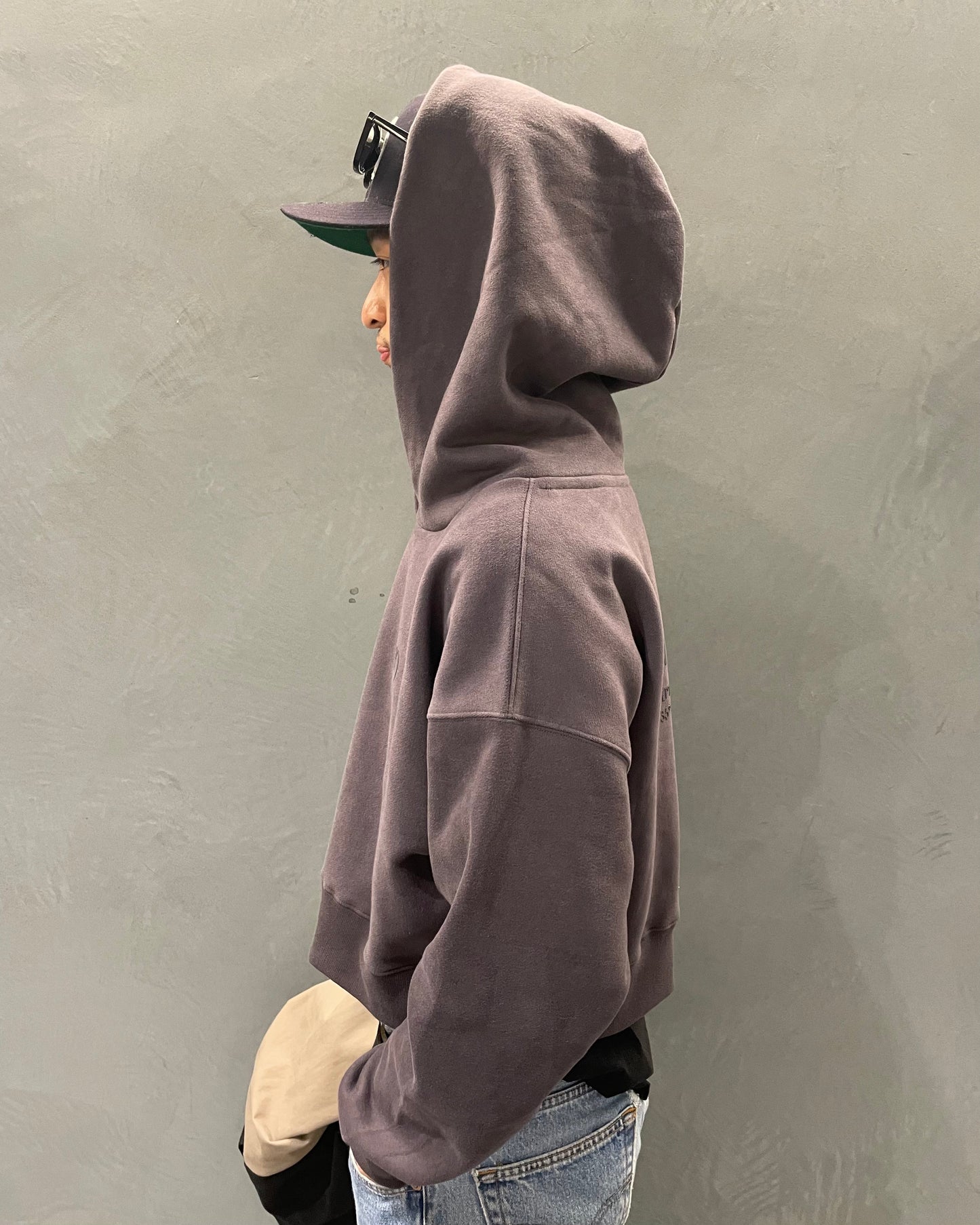 Emboss Cropped Hoodie-CHARCOAL 