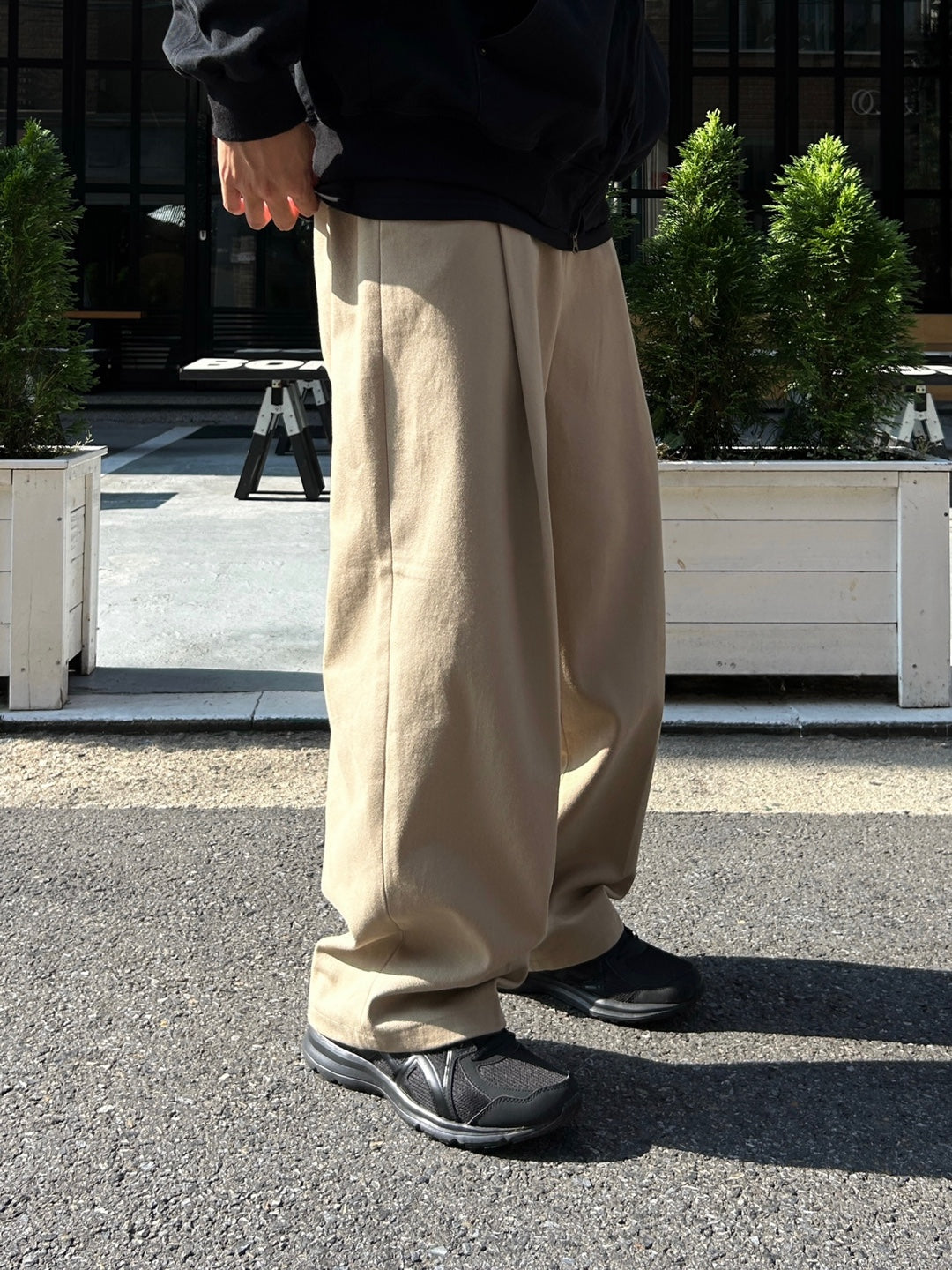 Soft Volume Tuck Wide Pants