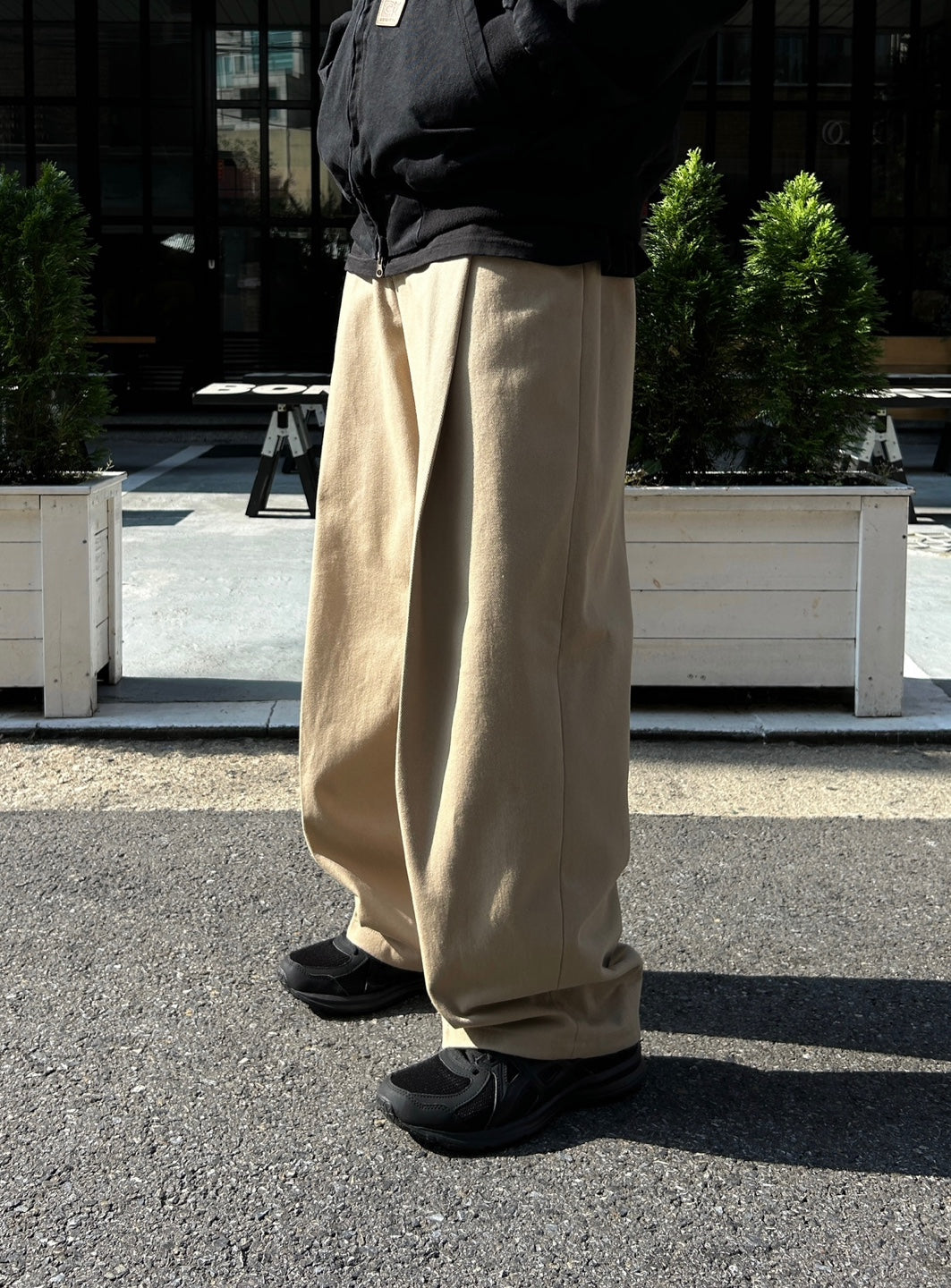 Soft Volume Tuck Wide Pants