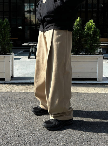 Soft Volume Tuck Wide Pants