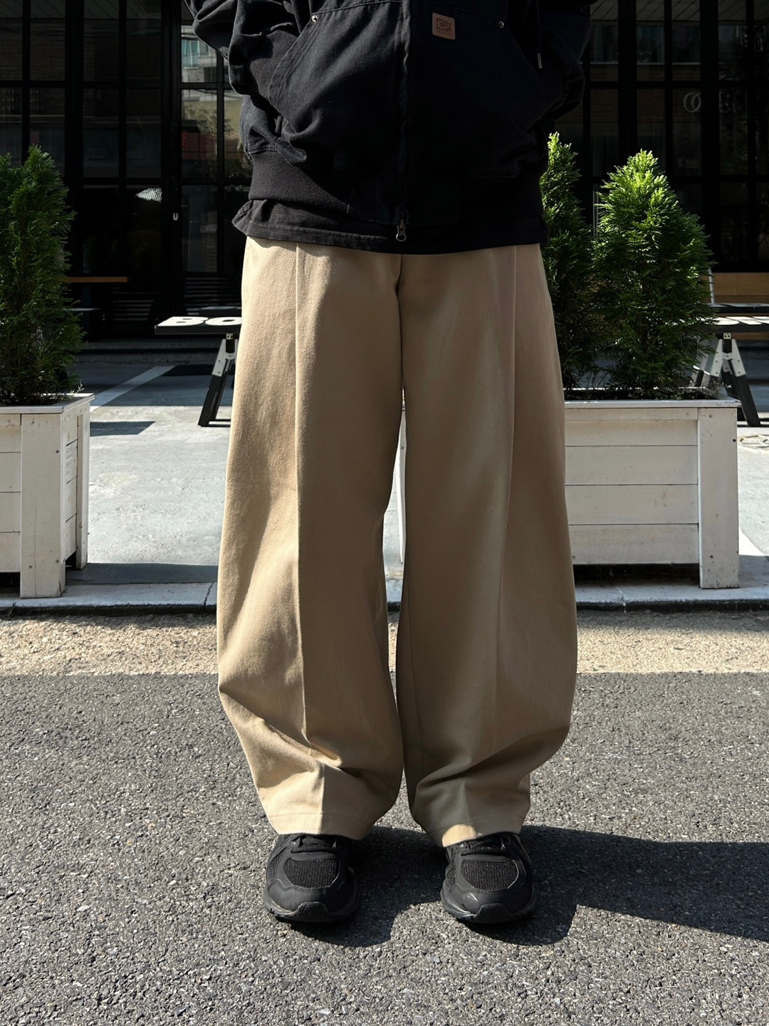 Soft Volume Tuck Wide Pants