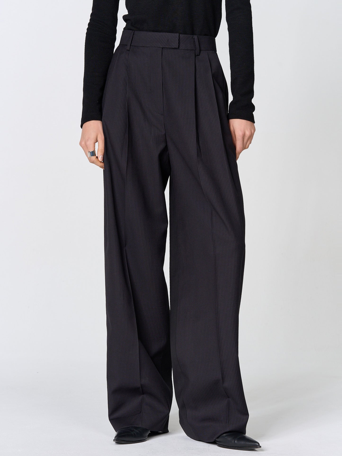 【MAGJAY】Solid Stripe Colorblock Tapered Trousers