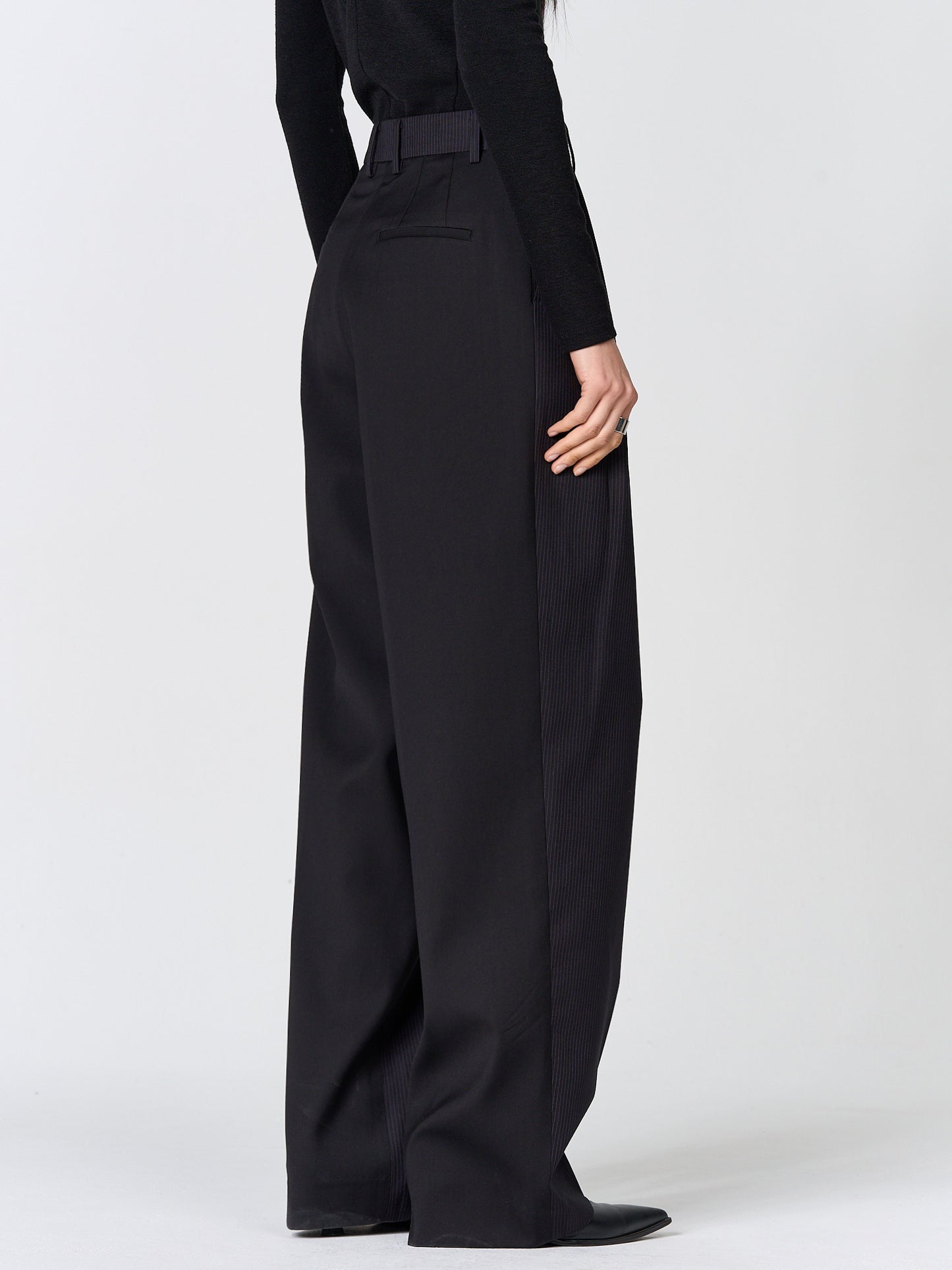 【MAGJAY】Solid Stripe Colorblock Tapered Trousers