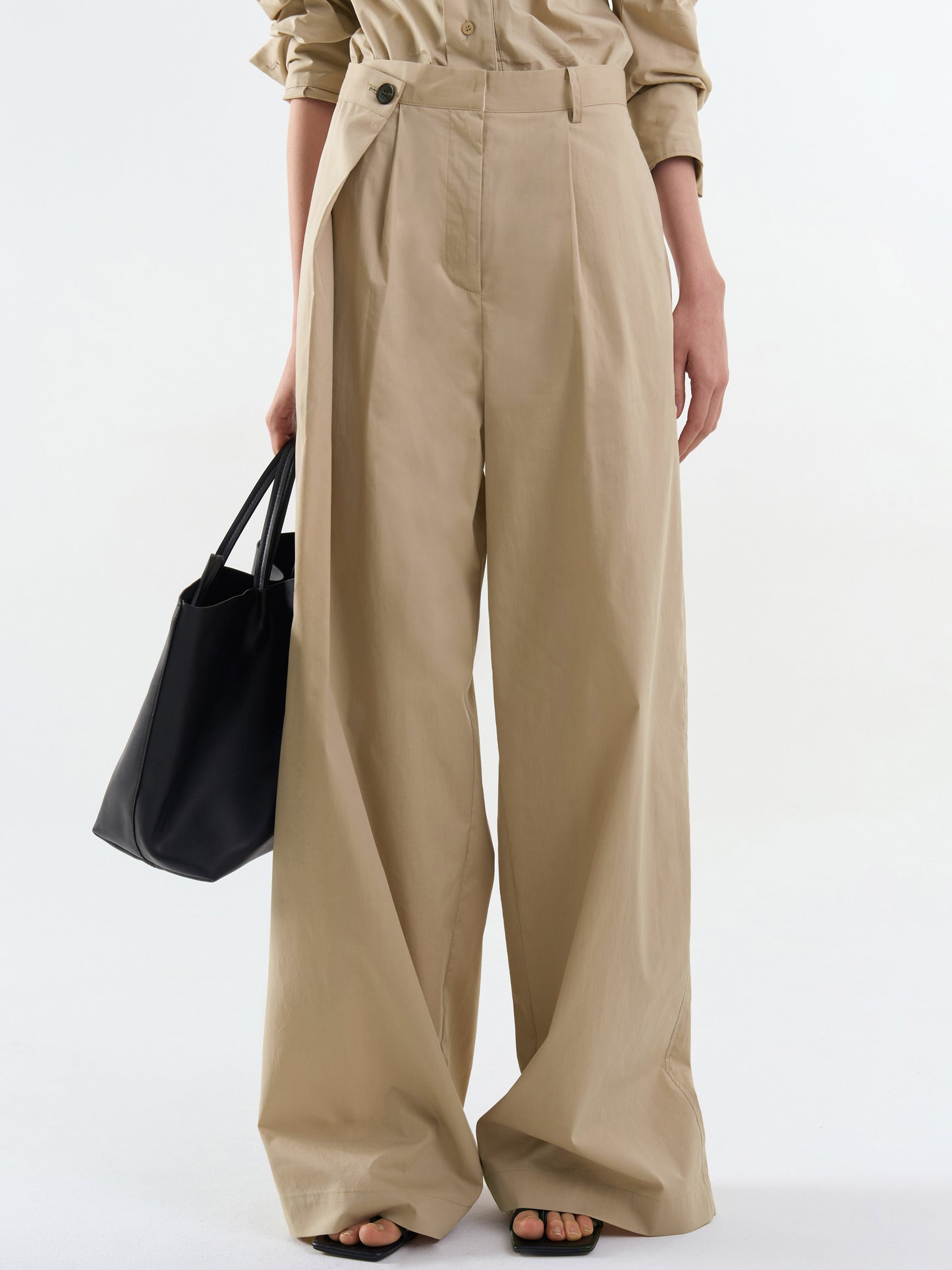 [Plubi] Unbalanced Flap Trousers 