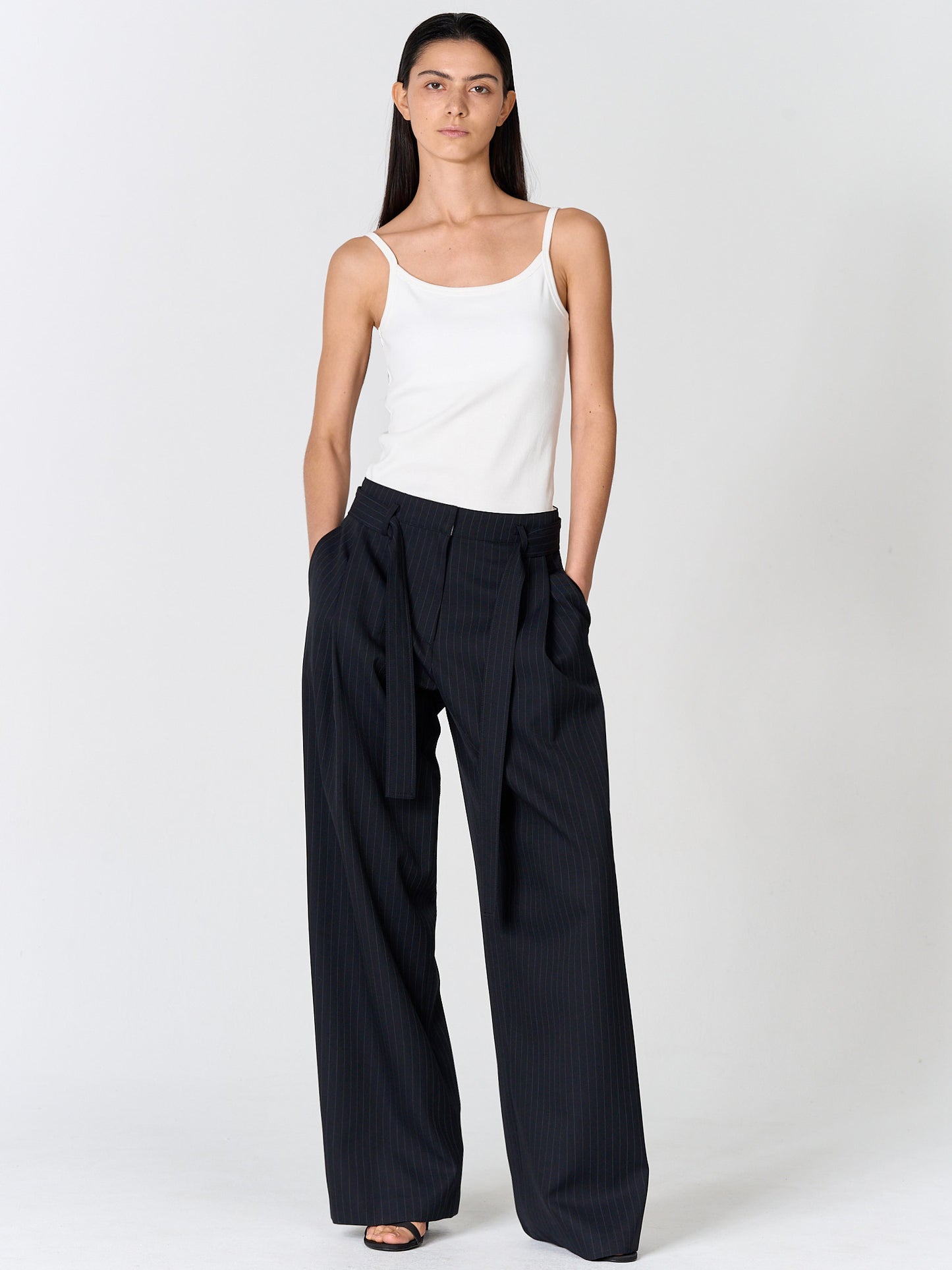 Cotton Fitted U-Neck Sleeveless Top 