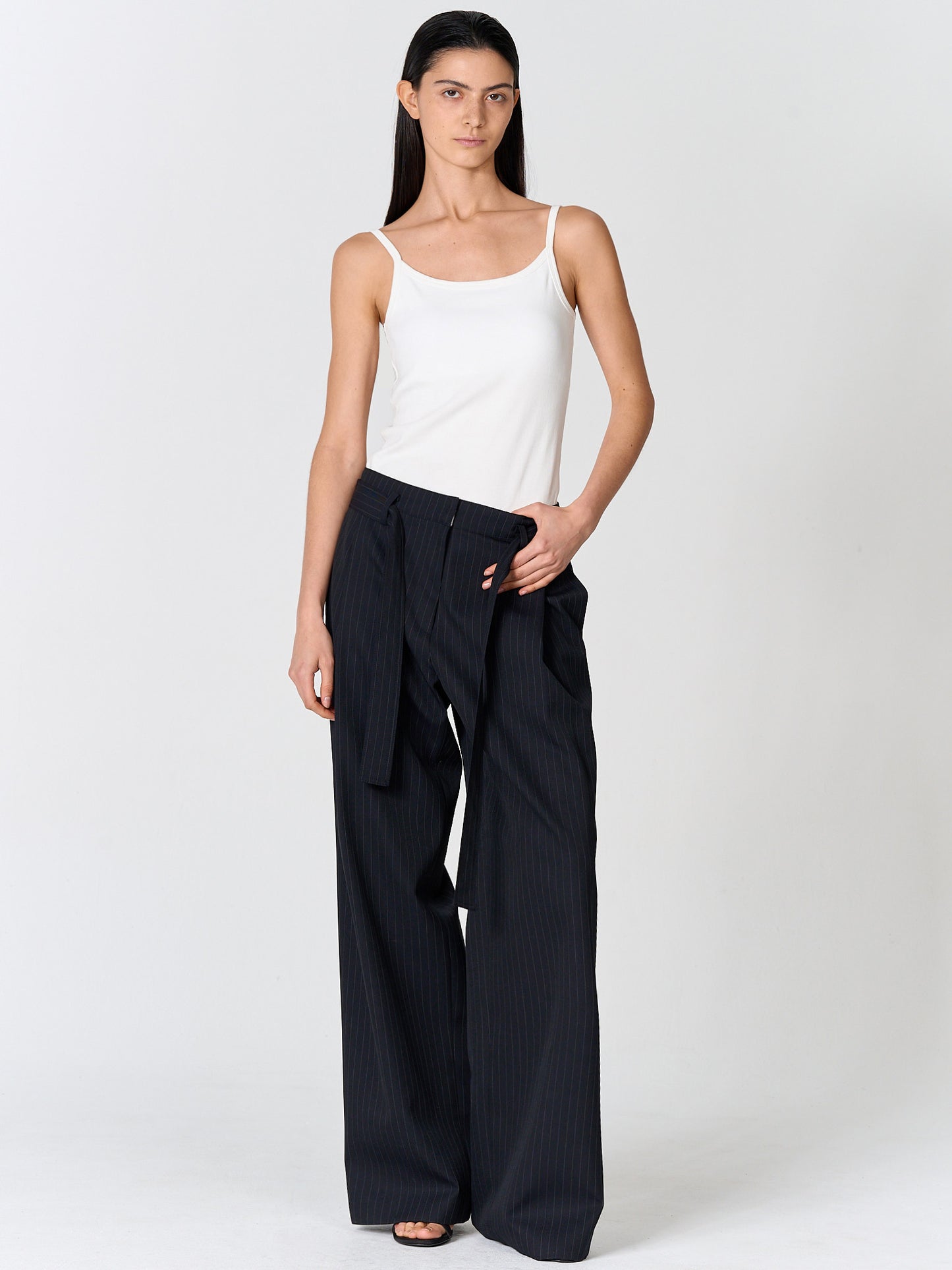 Cotton Fitted U-Neck Sleeveless Top 