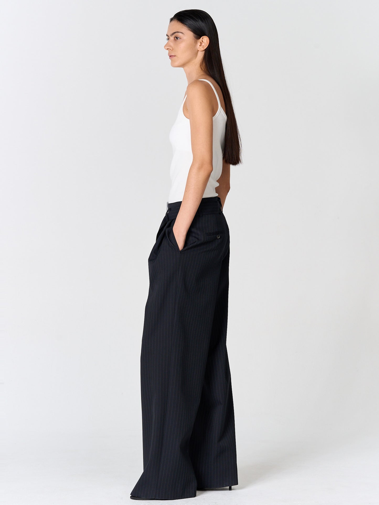 Cotton Fitted U-Neck Sleeveless Top 