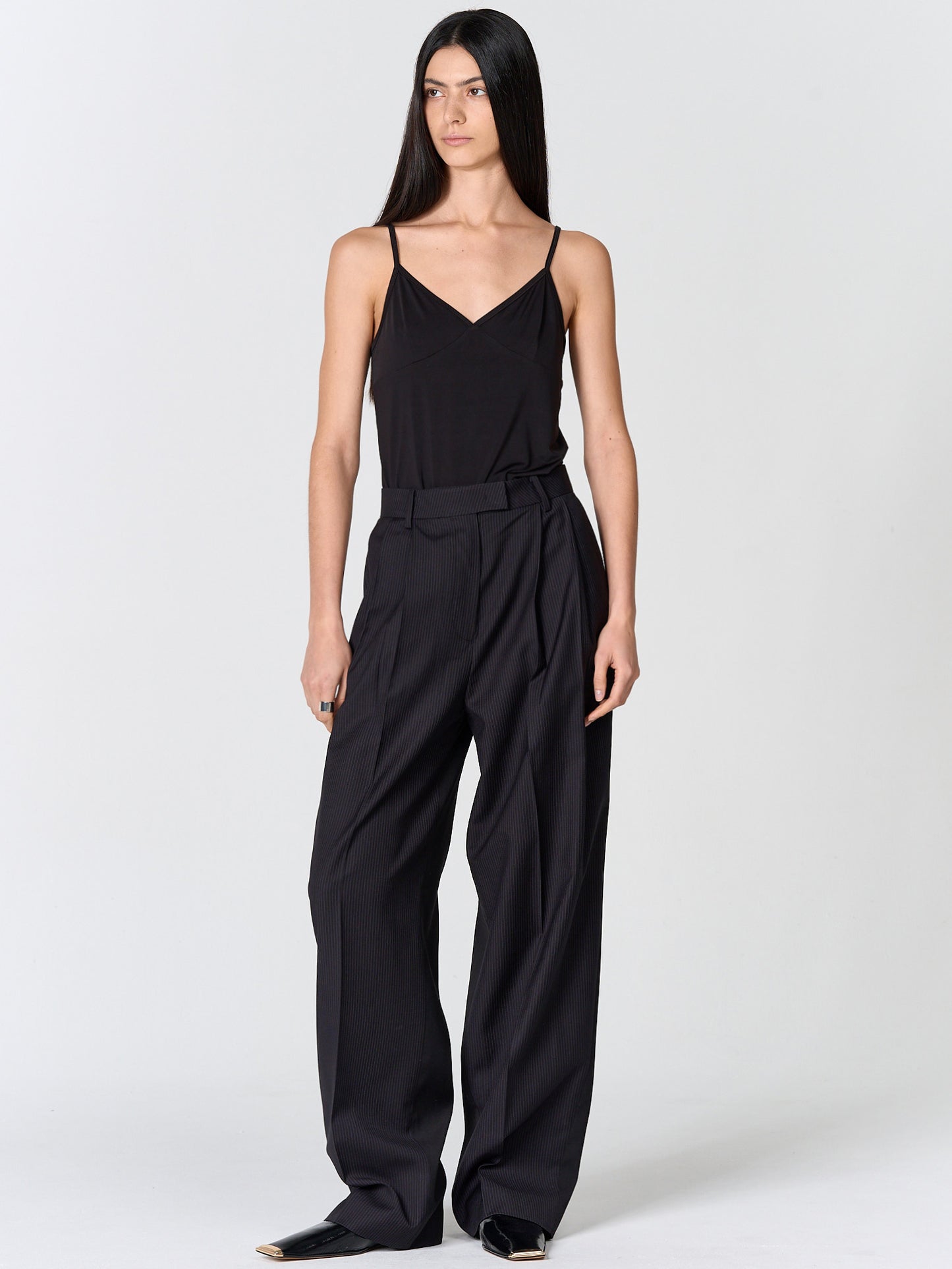 【MAGJAY】V-Neck Sleeveless Top