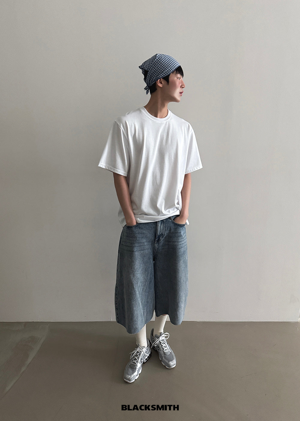 NUNU527 Smith World