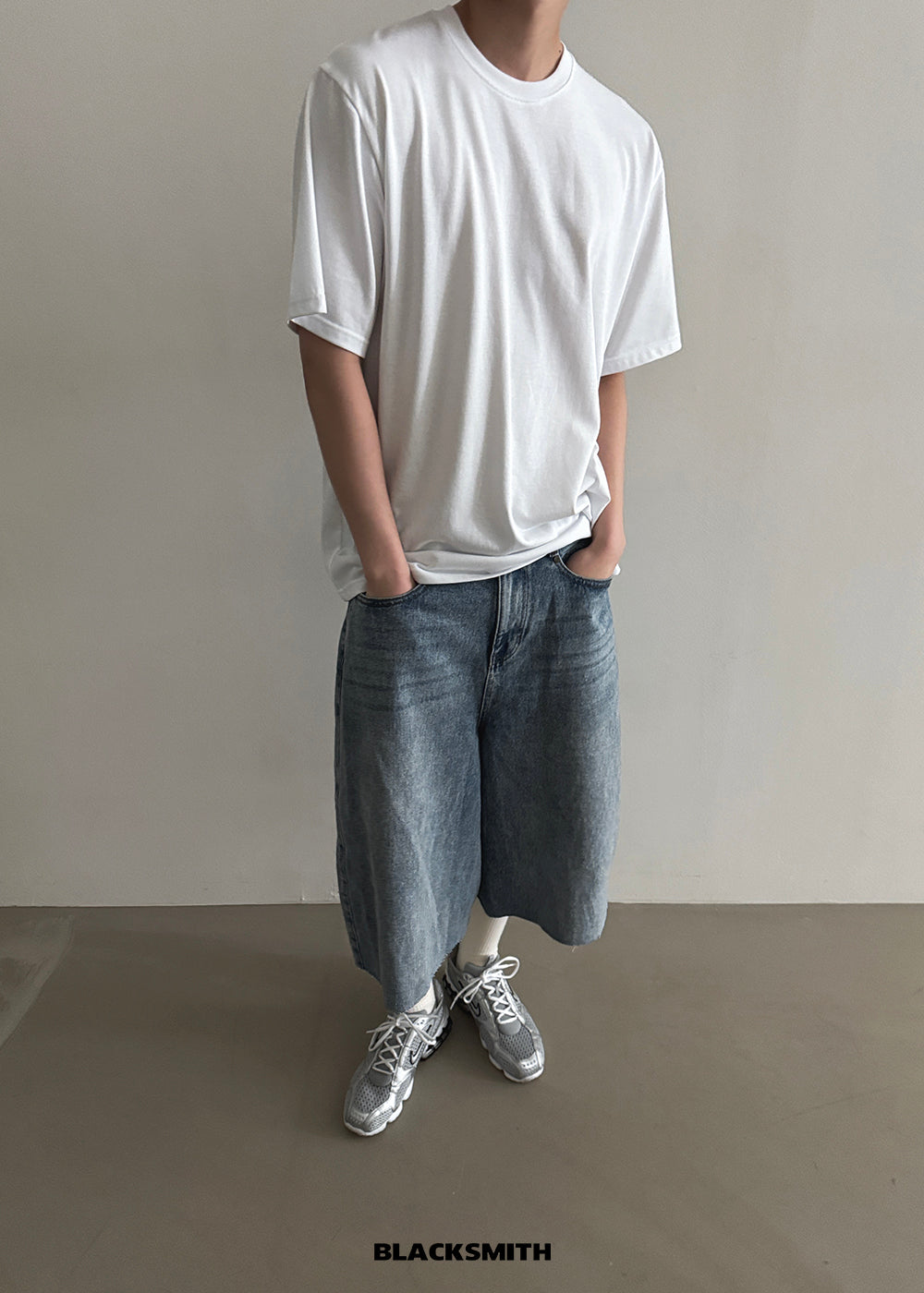 NUNU527 Smith World