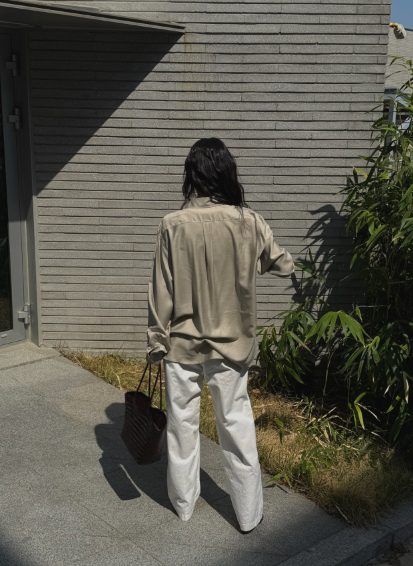 Minimal Fluid Shirt