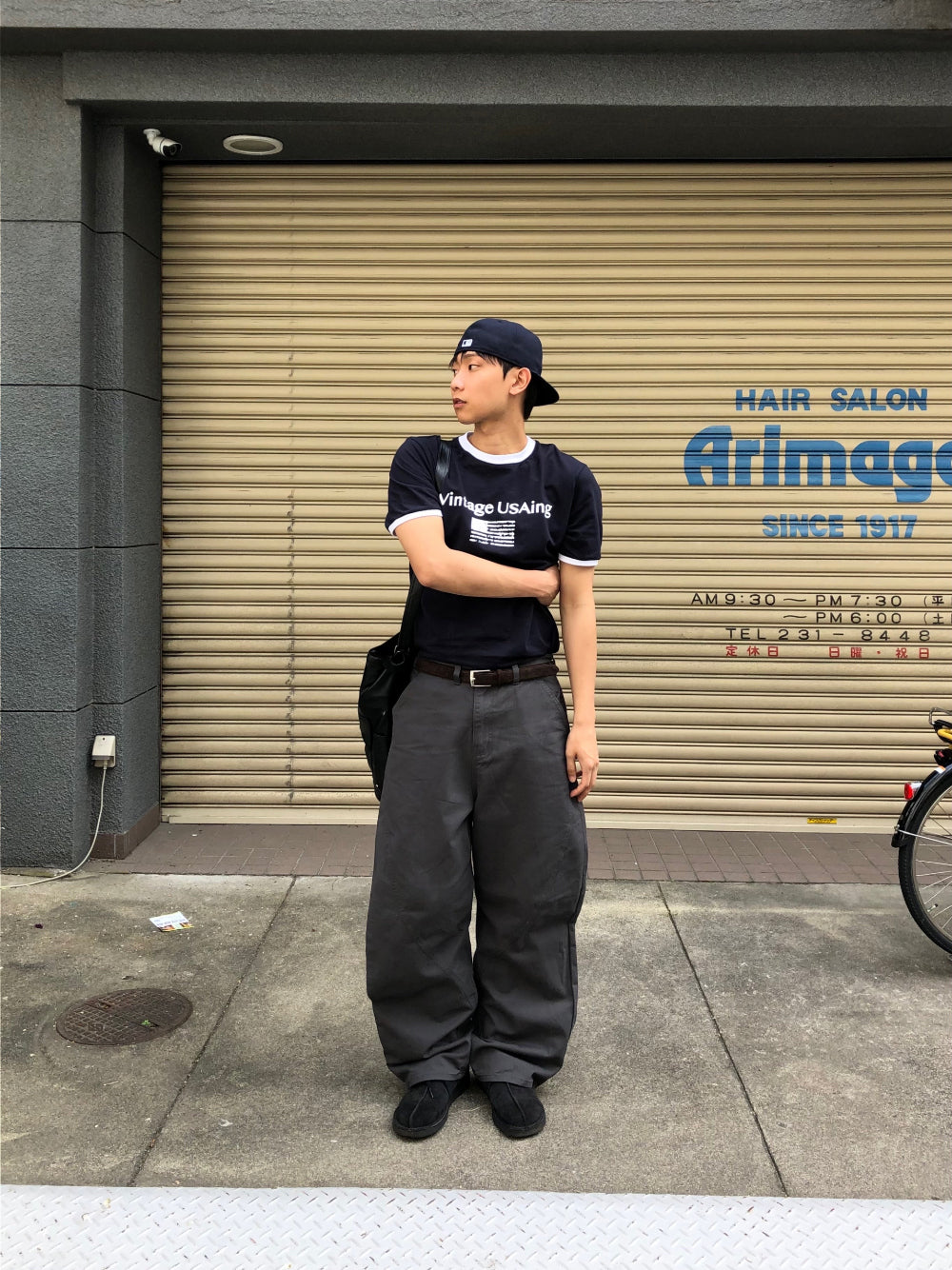 Near Curve Cut Cotton Pants