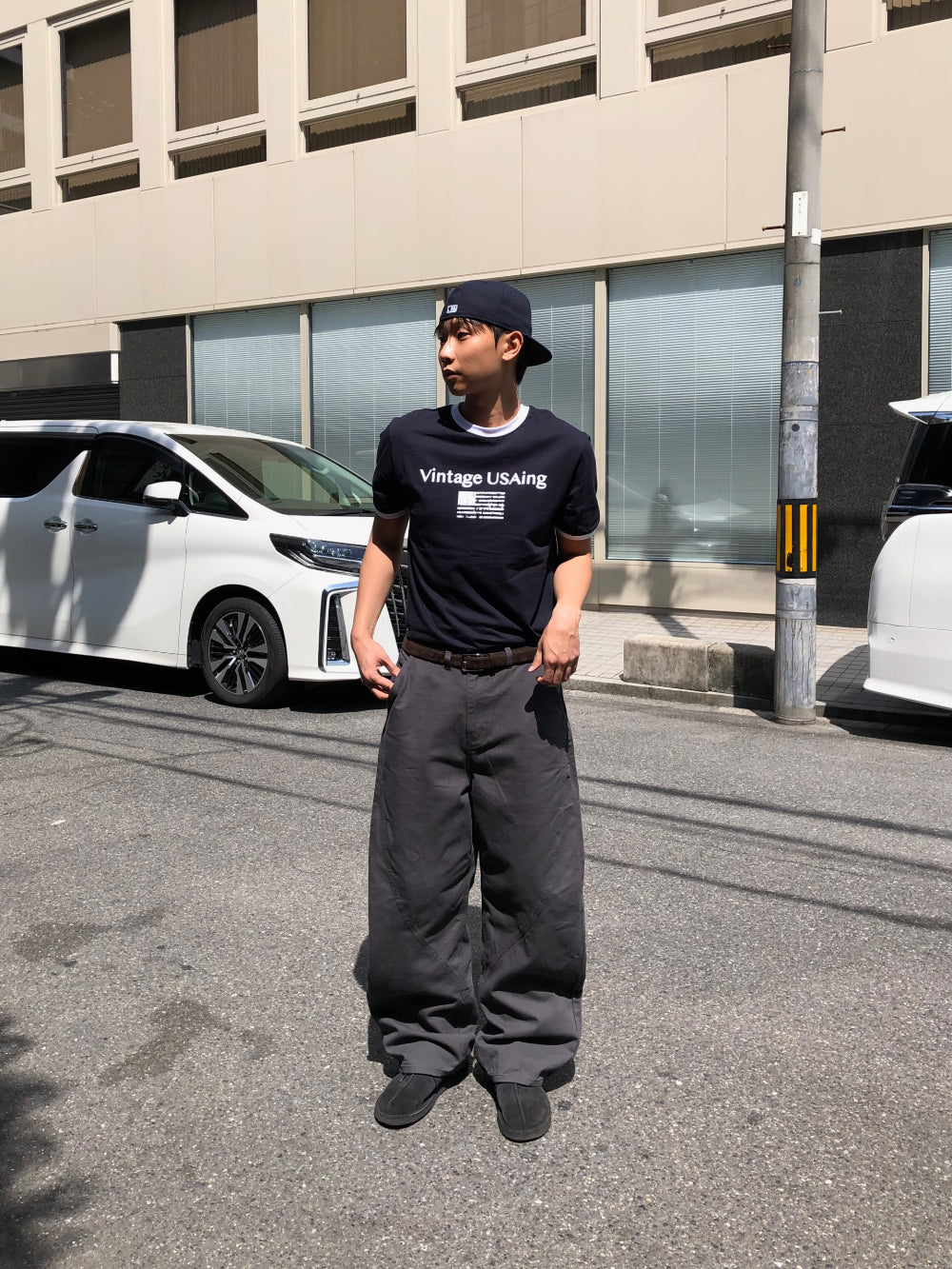 Near Curve Cut Cotton Pants