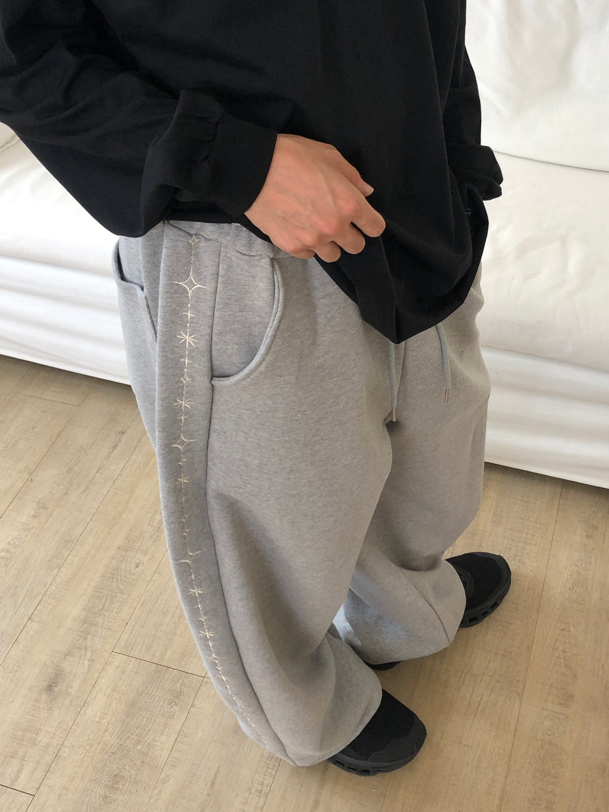 Carat Embroidery Wide Pants