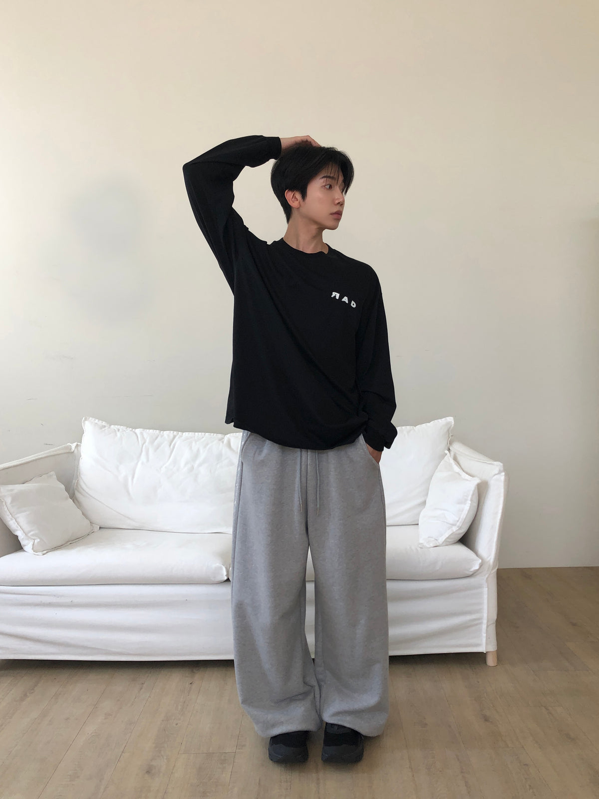 Carat Embroidery Wide Pants