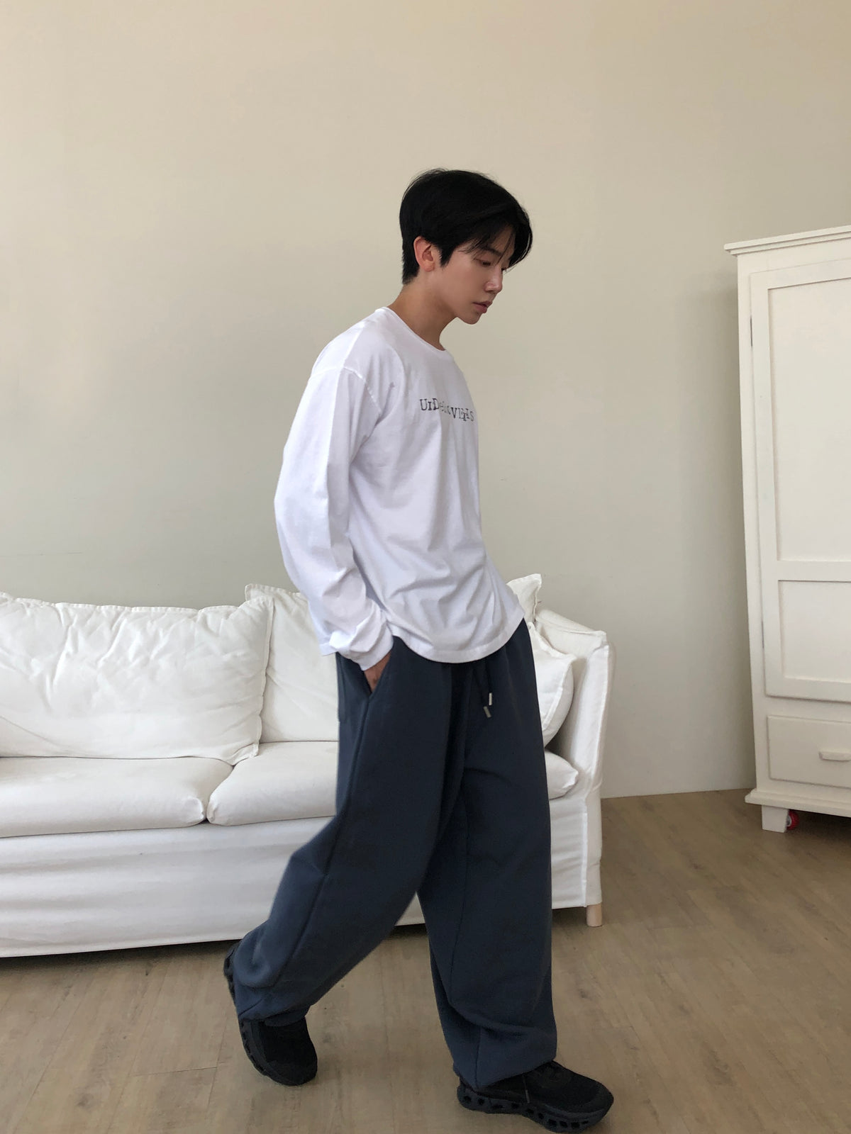 Chain Embroidery Wide Pants