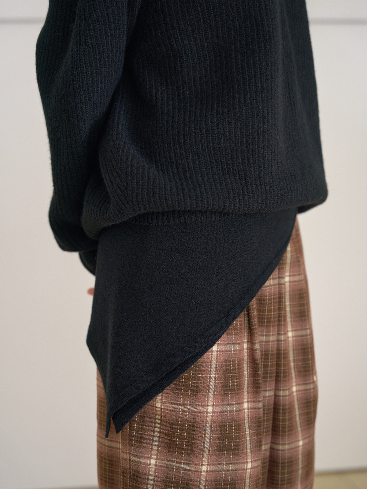 Cashmere Square Scarf - Black 1