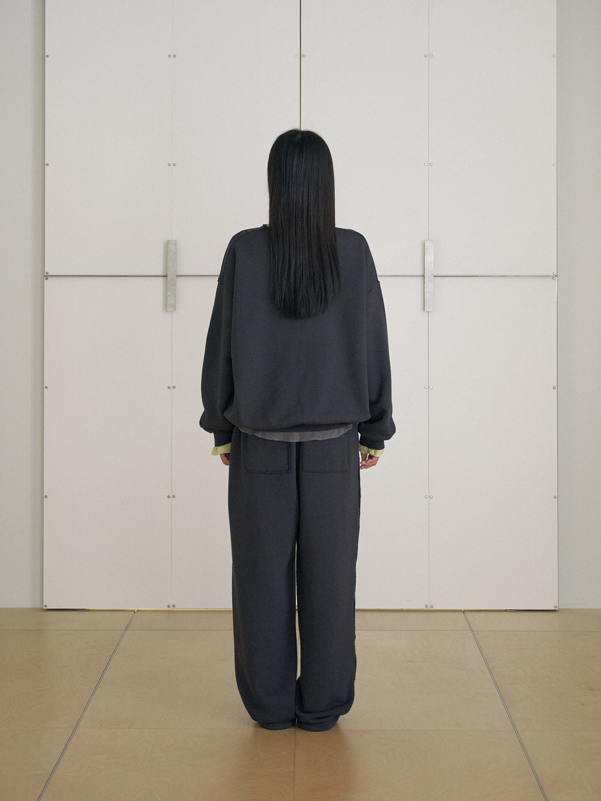 MARAN Raw Edge Sweatshirt - Charcoal 商品画像14/19