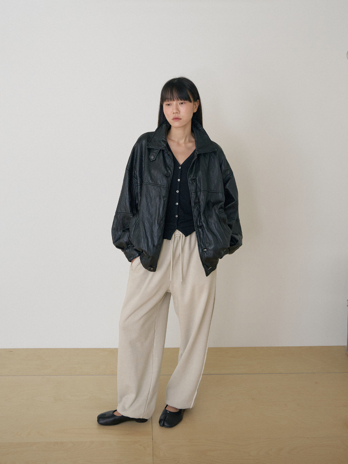 Wave V-neck Rib Cardigan - Black 9