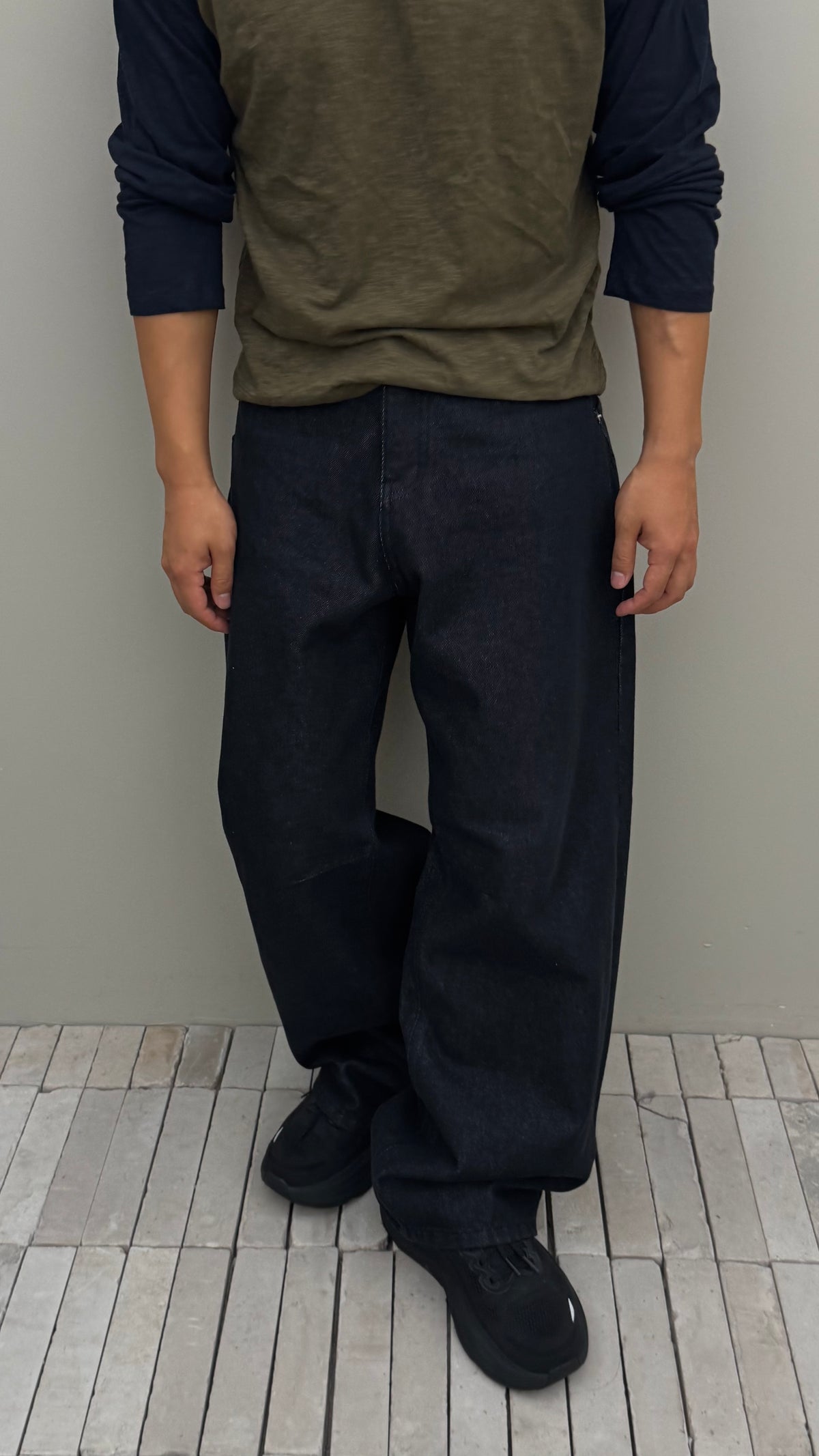 Curve Line Wide Denim Pants BLACK front