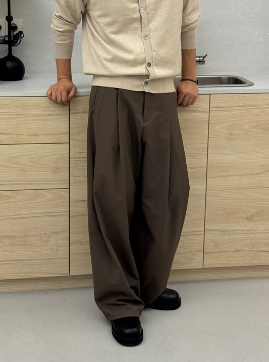 Two Tuck Wide Slacks BROWN front 2