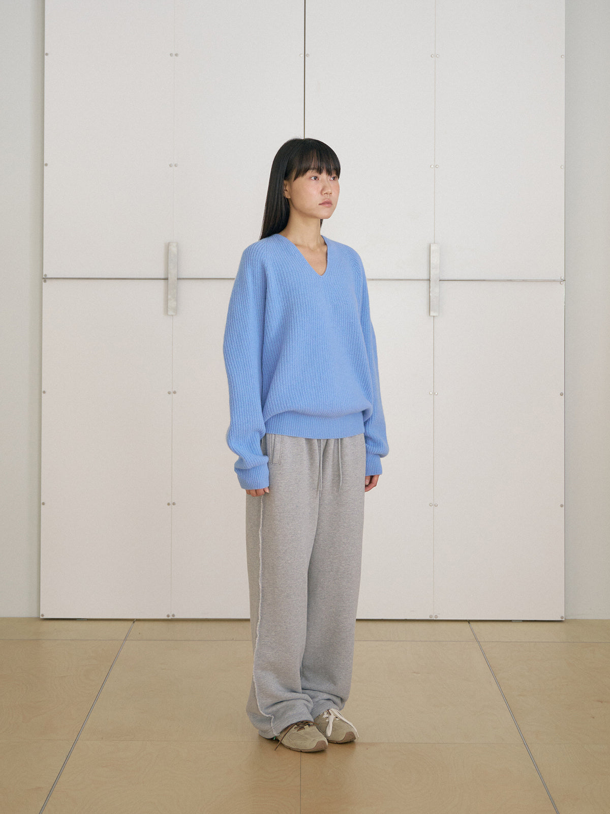 MARAN Wool V-neck Raglan Pullover - Blue 商品画像21/21
