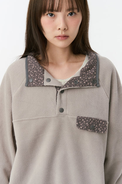 FLORAL CONTRAST FLEECE PULLOVER, GRAY